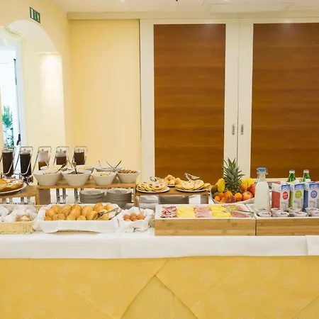 Mansarda Cannes فندق 3*