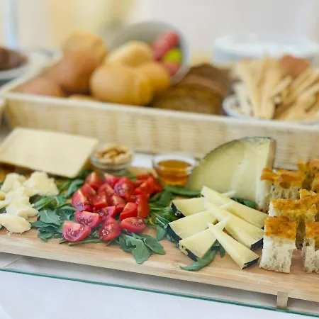 Mansarda Cannes فندق 3*