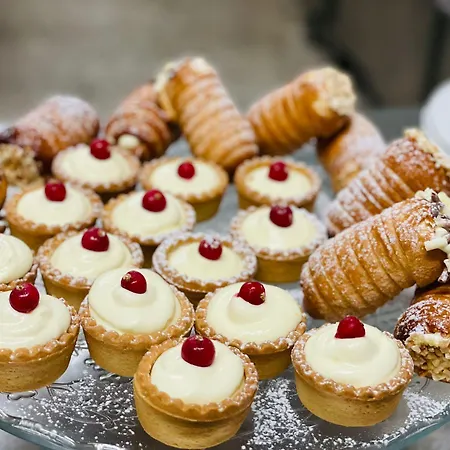 Mansarda Cannes فندق