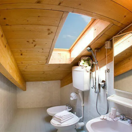 Mansarda Cannes فندق 3*